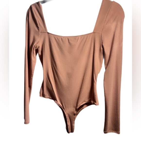 NWT ASTR taupe long Sleeve Ruched sexy bodycon Stretch lightweight Bodysuit S - Picture 3 of 5